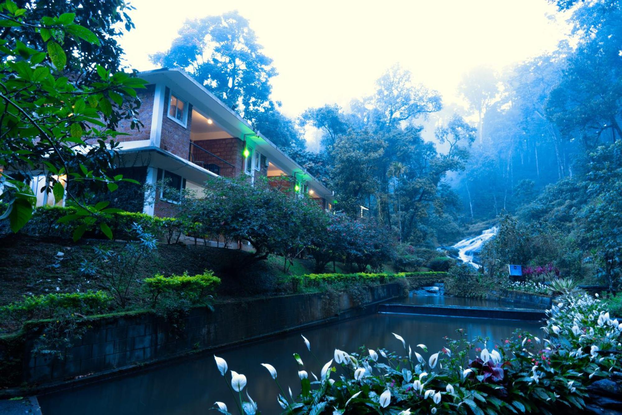 Falling Waters مونار المظهر الخارجي الصورة